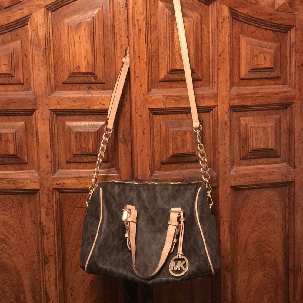 Michael Kors 💯 % Authentic